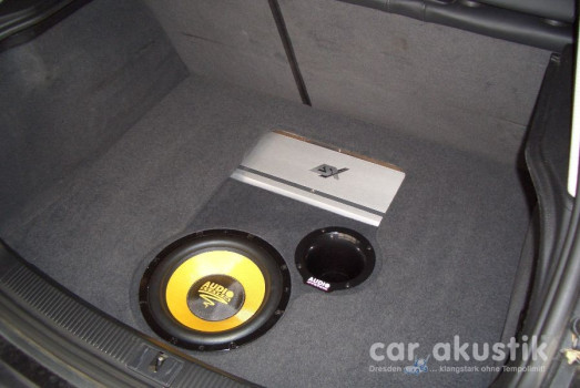 Subwoofer und Verstärker im Audi A3