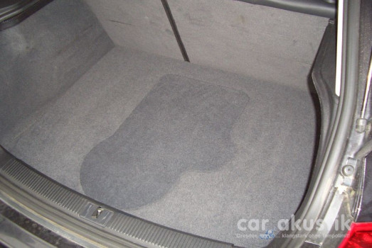 Subwoofer und Verstärker im Audi A3