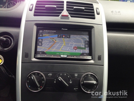 Pioneer AVIC-F70DAB im Mercedes B-Klasse