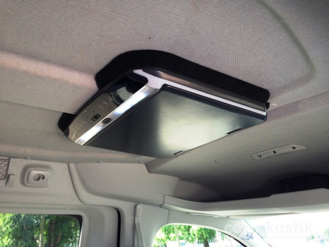 44,2cm(17,3") Deckenmonitor im VW Caddy