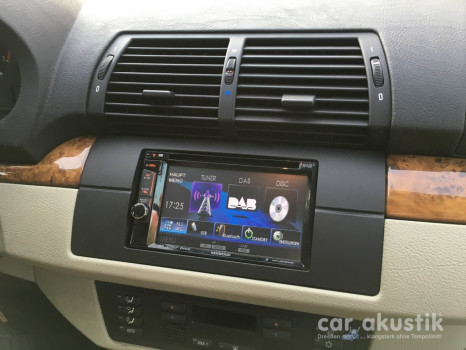 Doppel-DIN Radio im BMW X5