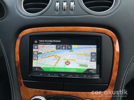 Pioneer AVIC-F77DAB im Mercedes SL