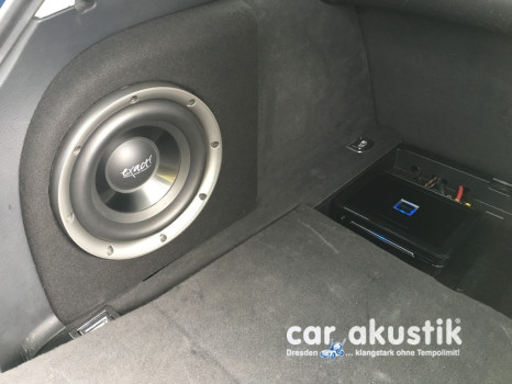 Subwoofer im Audi A4 Typ 8E