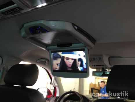 Deckenmonitor im VW T5