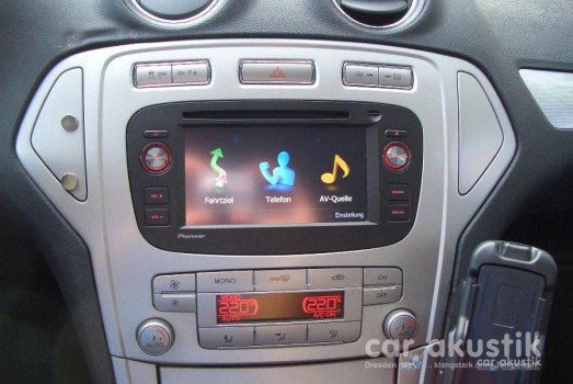 Radio- Navi im Ford